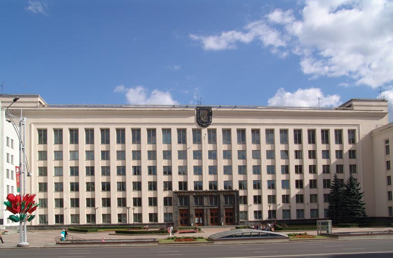 Выпускники Минска раздумали поступать в БГУ